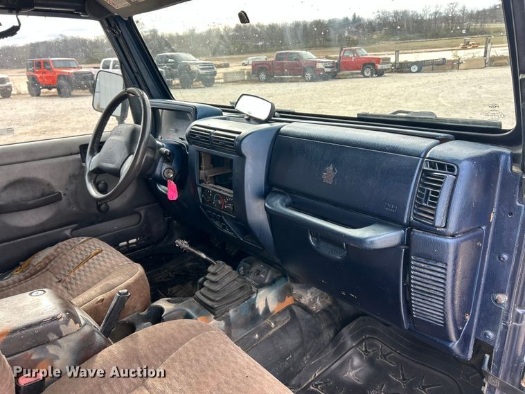 image for item FC5295 2000 Jeep Wrangler Sport SUV