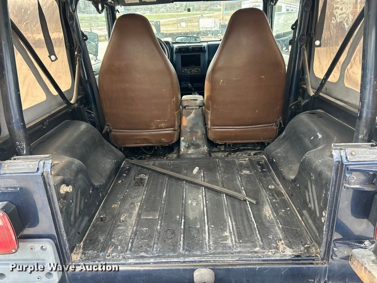 image for item FC5295 2000 Jeep Wrangler Sport SUV