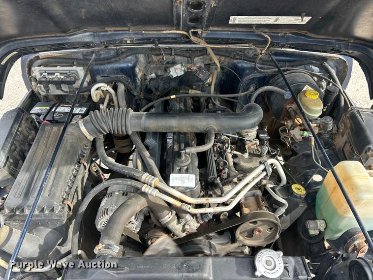 image for item FC5295 2000 Jeep Wrangler Sport SUV