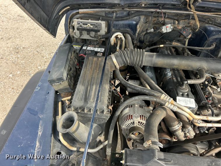 image for item FC5295 2000 Jeep Wrangler Sport SUV