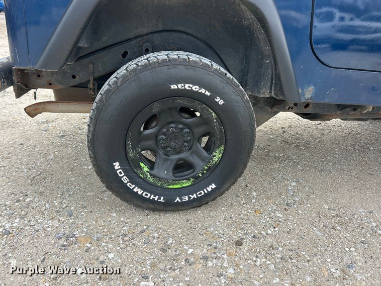 image for item FC5295 2000 Jeep Wrangler Sport SUV