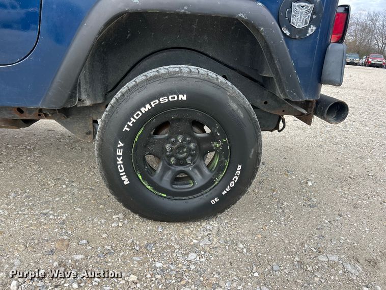 image for item FC5295 2000 Jeep Wrangler Sport SUV