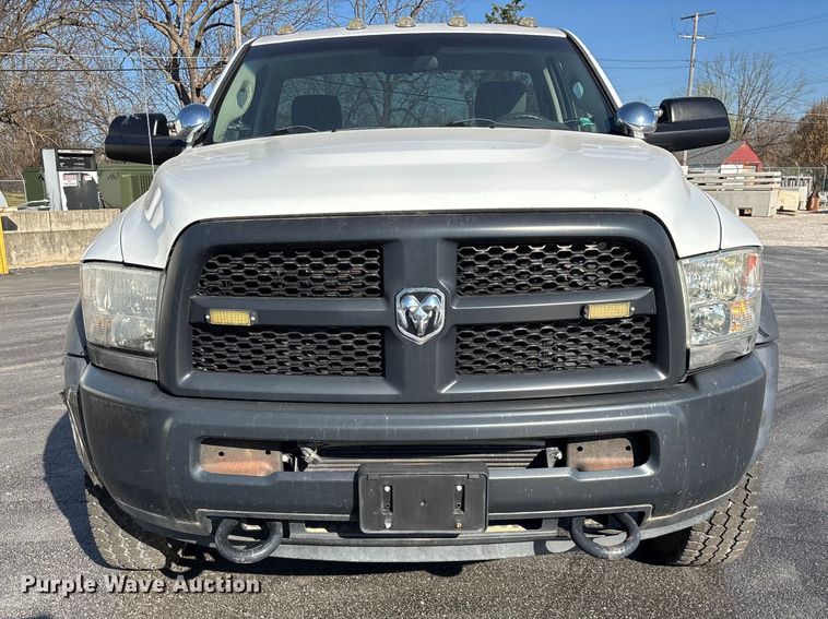 image for item FG0210 2015 RAM 5500 truck cab and chassis