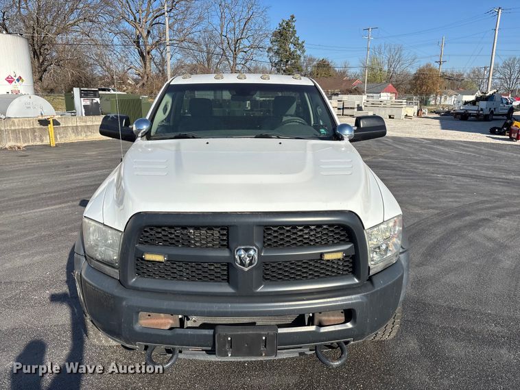 image for item FG0210 2015 RAM 5500 truck cab and chassis