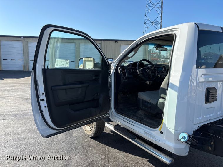 image for item FG0210 2015 RAM 5500 truck cab and chassis