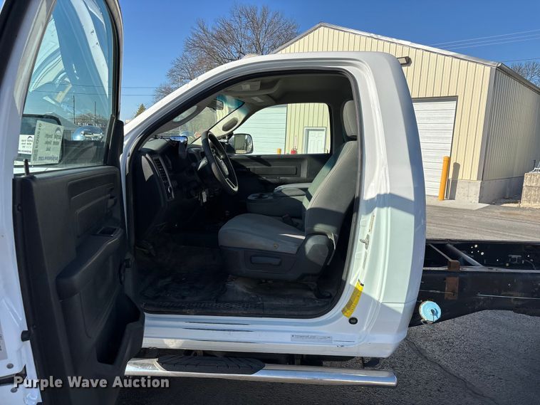 image for item FG0210 2015 RAM 5500 truck cab and chassis