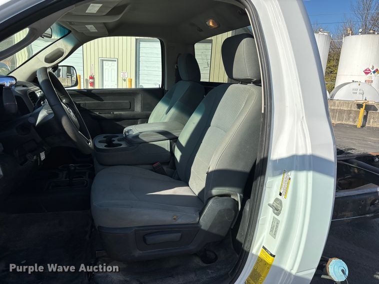 image for item FG0210 2015 RAM 5500 truck cab and chassis