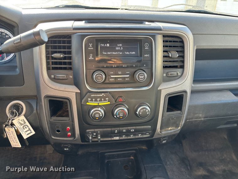 image for item FG0210 2015 RAM 5500 truck cab and chassis