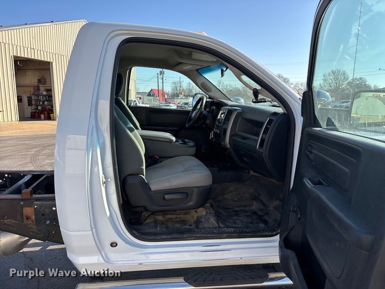 image for item FG0210 2015 RAM 5500 truck cab and chassis