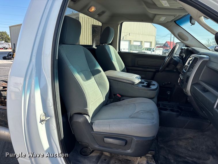 image for item FG0210 2015 RAM 5500 truck cab and chassis