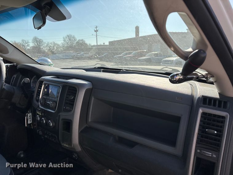 image for item FG0210 2015 RAM 5500 truck cab and chassis