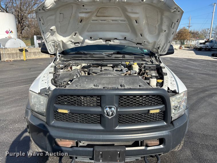 image for item FG0210 2015 RAM 5500 truck cab and chassis