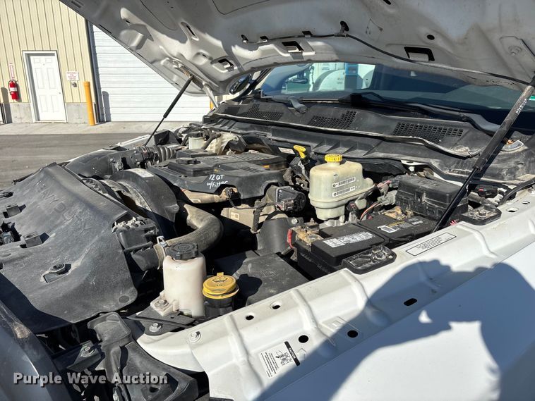 image for item FG0210 2015 RAM 5500 truck cab and chassis