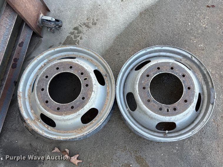 image for item FG0210 2015 RAM 5500 truck cab and chassis