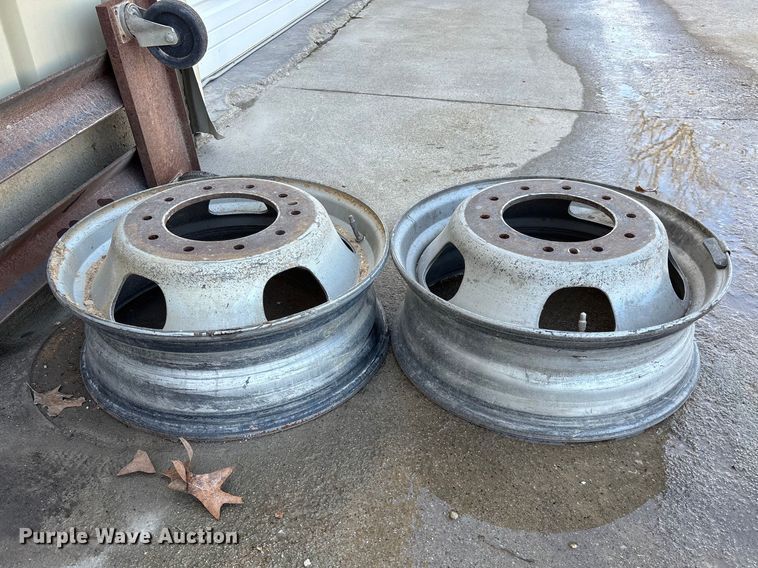 image for item FG0210 2015 RAM 5500 truck cab and chassis