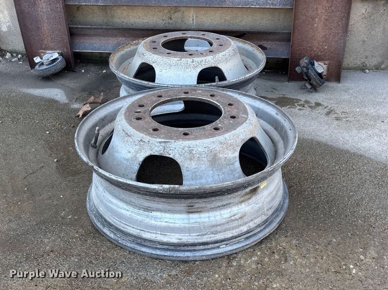 image for item FG0210 2015 RAM 5500 truck cab and chassis