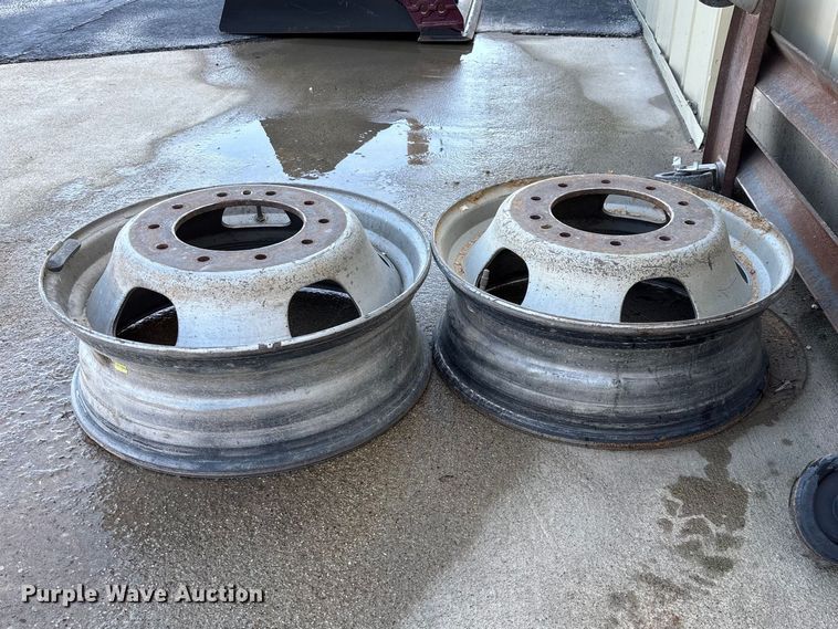 image for item FG0210 2015 RAM 5500 truck cab and chassis