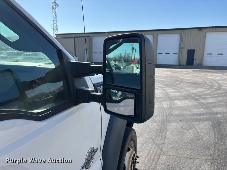 image for item FG0213 2011 Ford F550 Super Duty truck cab and chassis