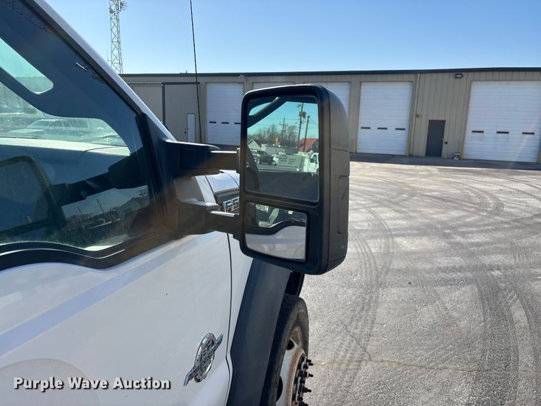 image for item FG0213 2011 Ford F550 Super Duty truck cab and chassis