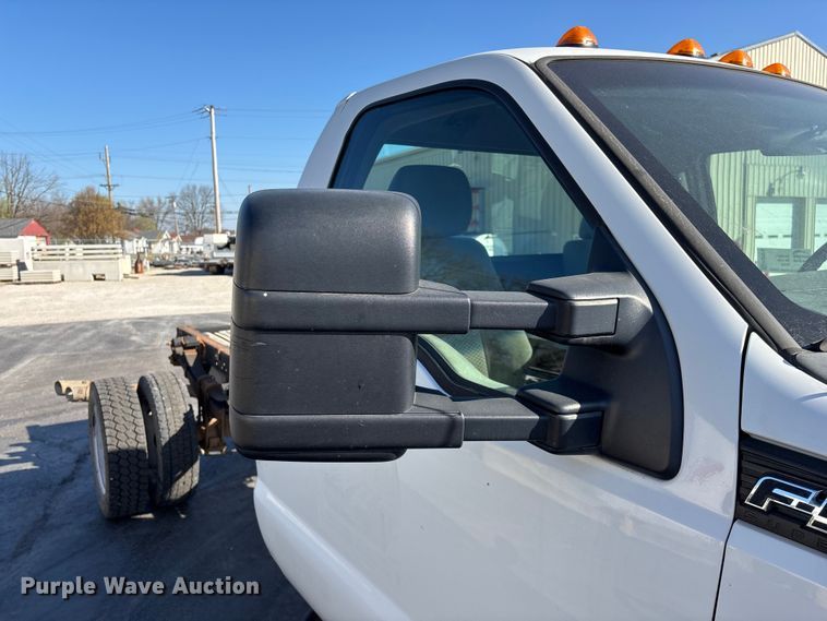 image for item FG0213 2011 Ford F550 Super Duty truck cab and chassis