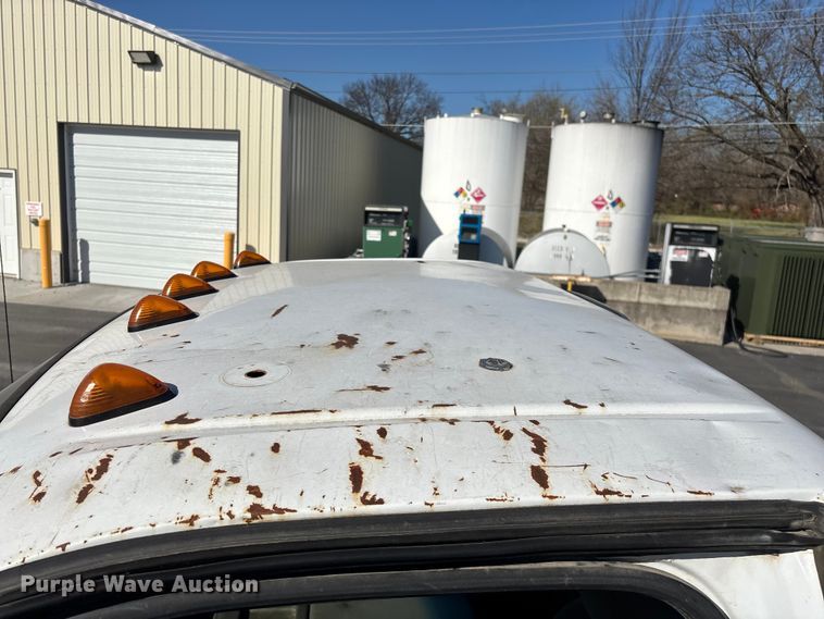 image for item FG0213 2011 Ford F550 Super Duty truck cab and chassis