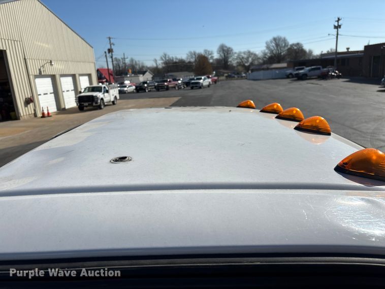 image for item FG0213 2011 Ford F550 Super Duty truck cab and chassis