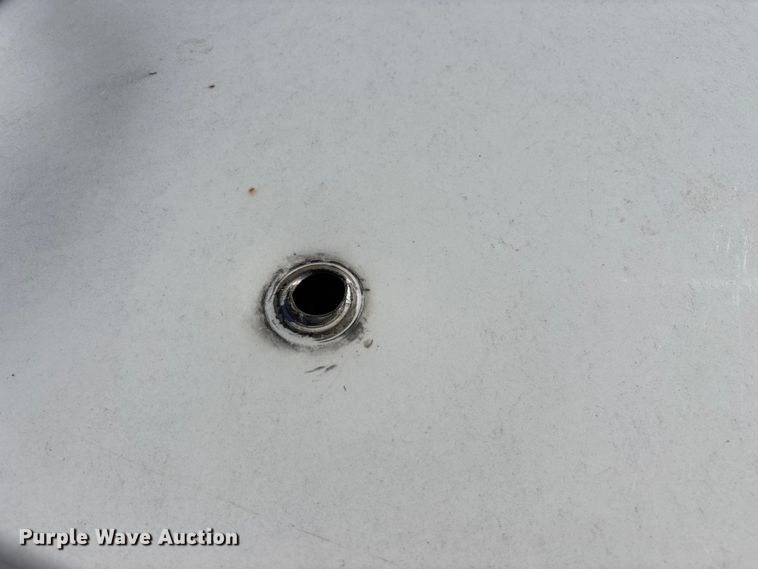 image for item FG0213 2011 Ford F550 Super Duty truck cab and chassis