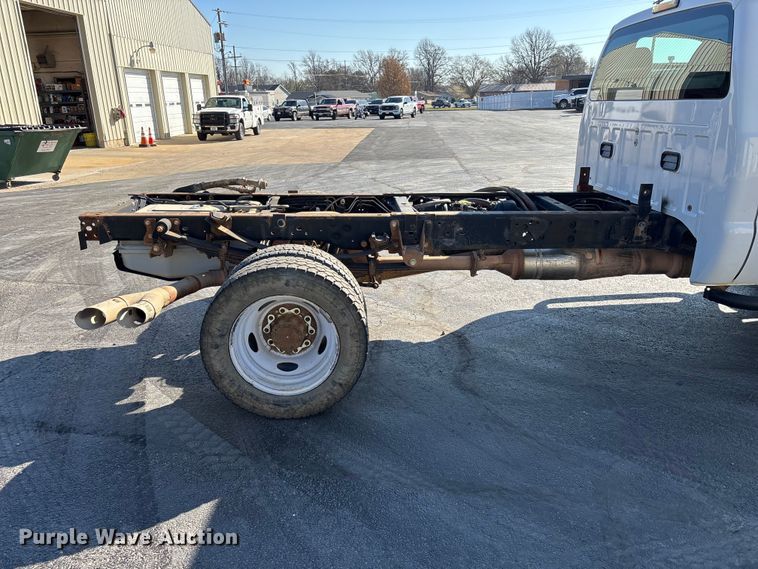 image for item FG0213 2011 Ford F550 Super Duty truck cab and chassis