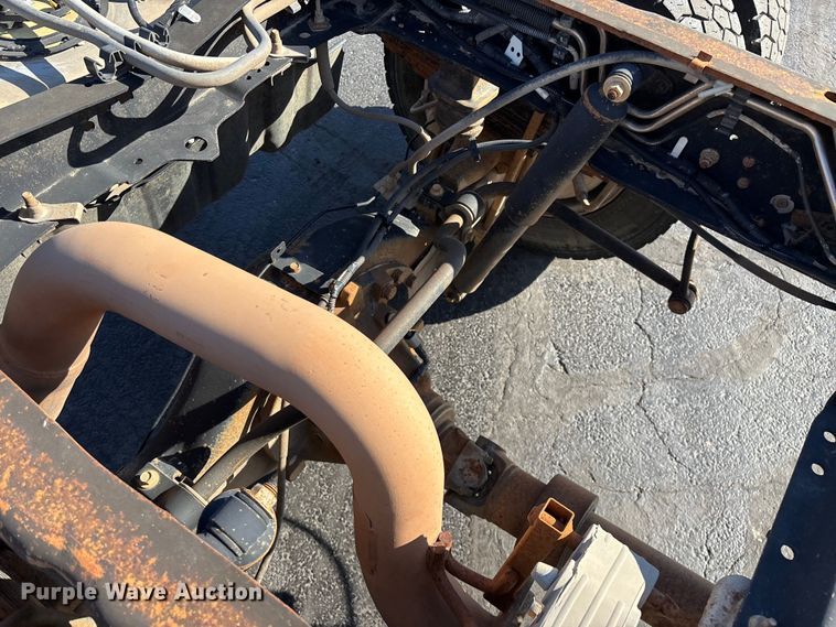 image for item FG0213 2011 Ford F550 Super Duty truck cab and chassis