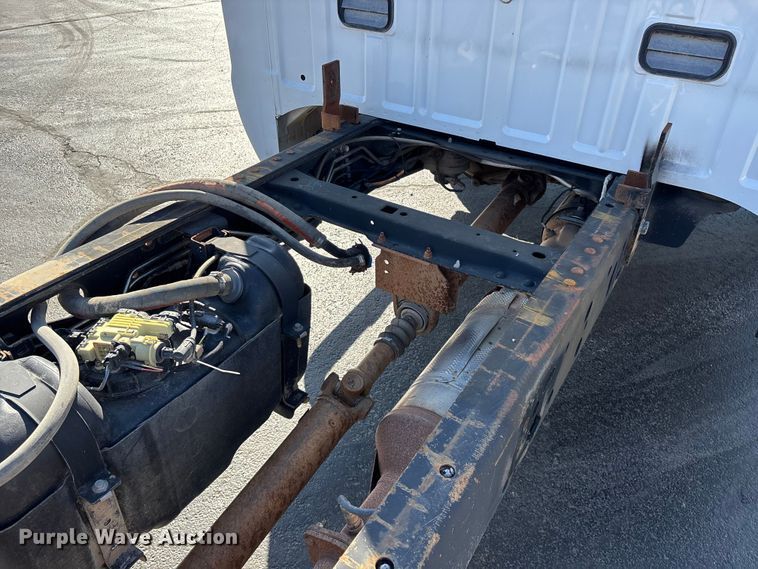 image for item FG0213 2011 Ford F550 Super Duty truck cab and chassis