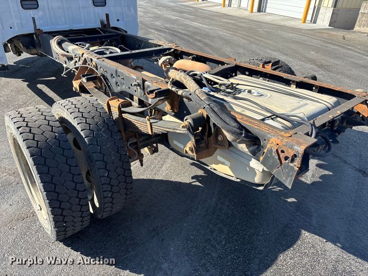 image for item FG0213 2011 Ford F550 Super Duty truck cab and chassis