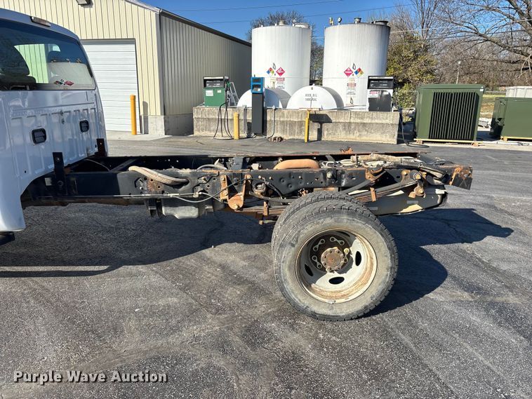 image for item FG0213 2011 Ford F550 Super Duty truck cab and chassis