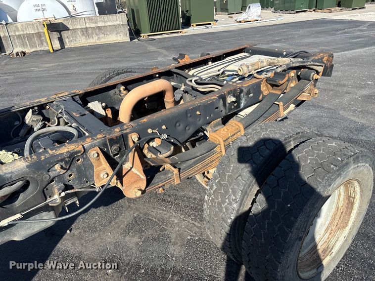 image for item FG0213 2011 Ford F550 Super Duty truck cab and chassis