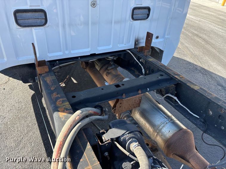 image for item FG0213 2011 Ford F550 Super Duty truck cab and chassis