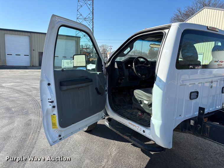 image for item FG0213 2011 Ford F550 Super Duty truck cab and chassis