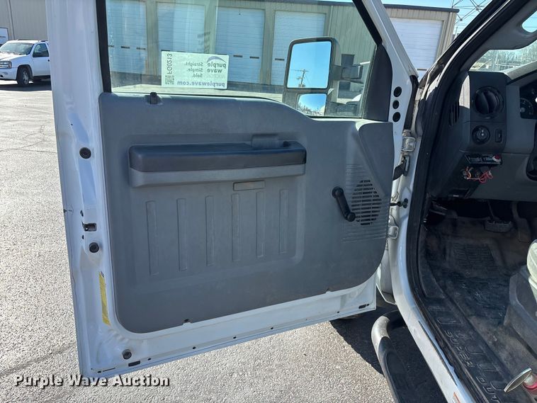 image for item FG0213 2011 Ford F550 Super Duty truck cab and chassis