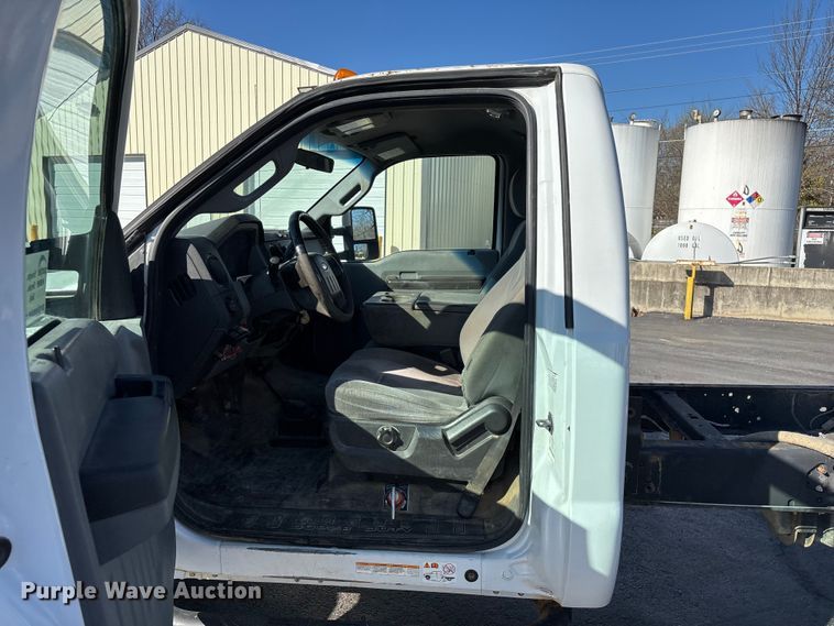 image for item FG0213 2011 Ford F550 Super Duty truck cab and chassis