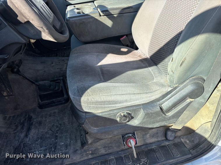 image for item FG0213 2011 Ford F550 Super Duty truck cab and chassis