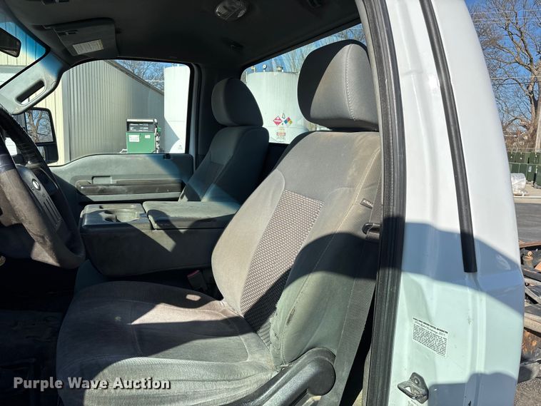 image for item FG0213 2011 Ford F550 Super Duty truck cab and chassis