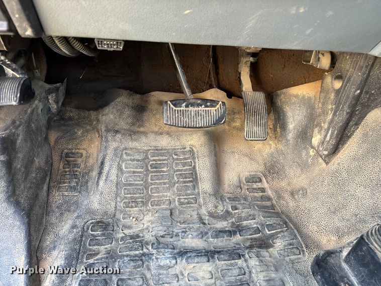 image for item FG0213 2011 Ford F550 Super Duty truck cab and chassis