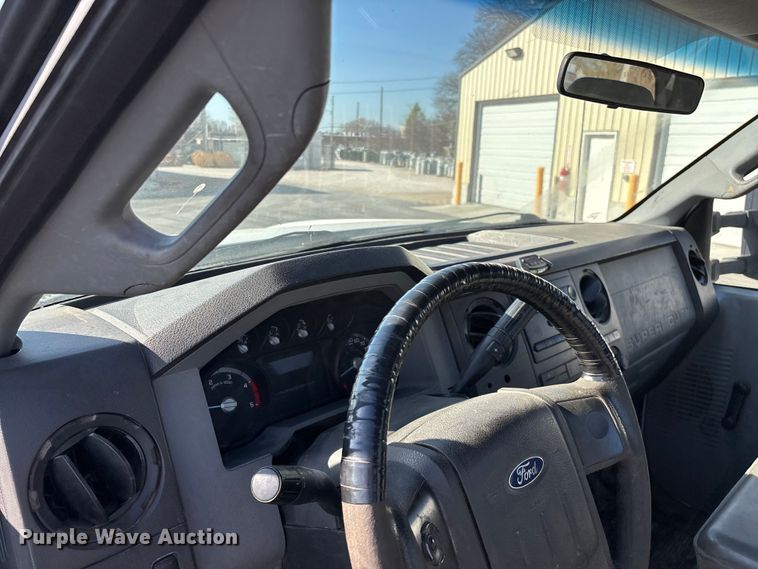 image for item FG0213 2011 Ford F550 Super Duty truck cab and chassis