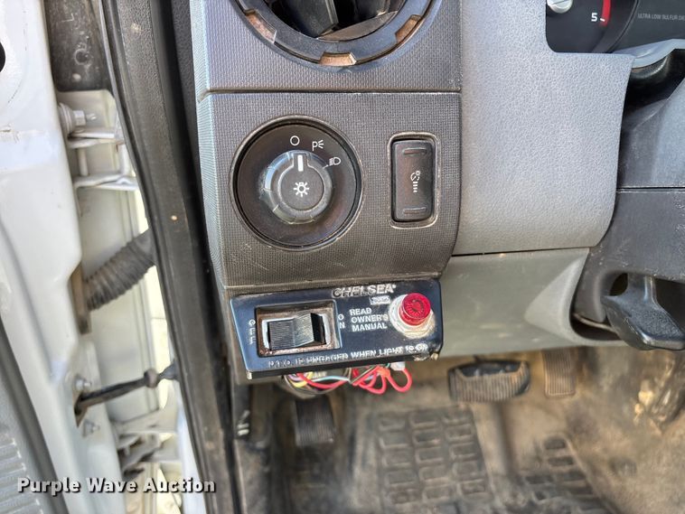 image for item FG0213 2011 Ford F550 Super Duty truck cab and chassis