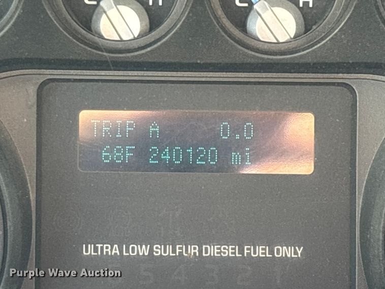 image for item FG0213 2011 Ford F550 Super Duty truck cab and chassis