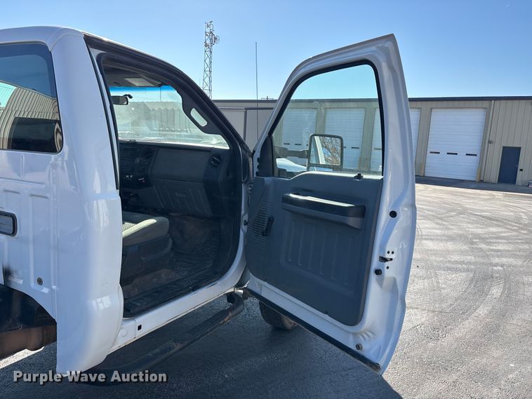 image for item FG0213 2011 Ford F550 Super Duty truck cab and chassis