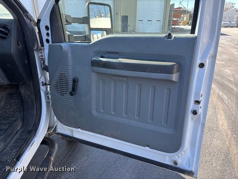 image for item FG0213 2011 Ford F550 Super Duty truck cab and chassis