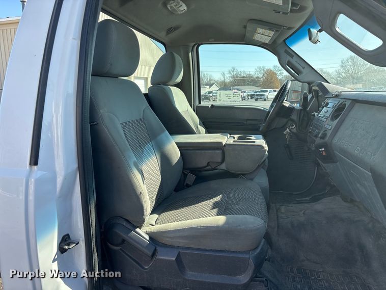 image for item FG0213 2011 Ford F550 Super Duty truck cab and chassis