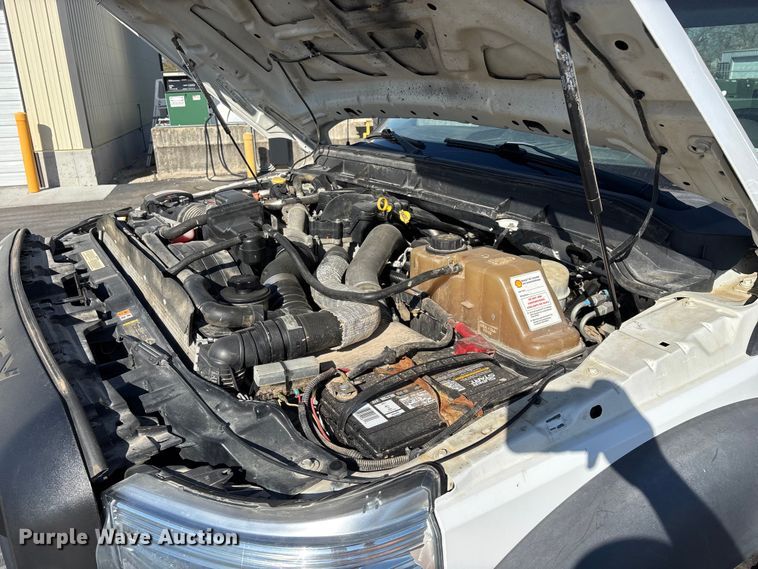 image for item FG0213 2011 Ford F550 Super Duty truck cab and chassis