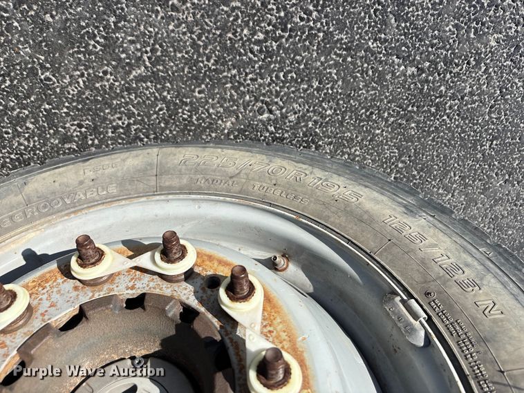 image for item FG0213 2011 Ford F550 Super Duty truck cab and chassis