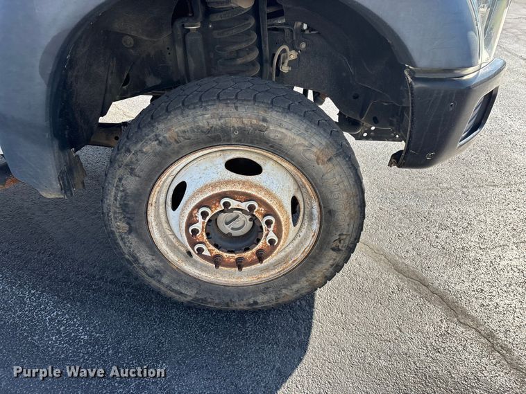 image for item FG0213 2011 Ford F550 Super Duty truck cab and chassis