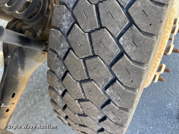 image for item FG0213 2011 Ford F550 Super Duty truck cab and chassis